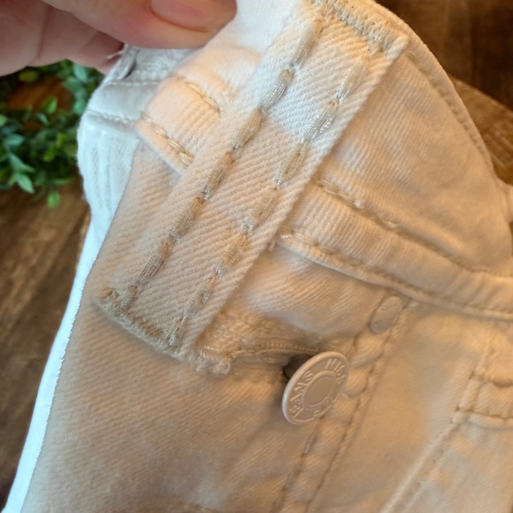 Miss Me White Denim Mid-Rise Shorts - Classic Casual Summer Style - Picture 10 of 14